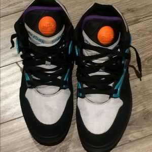 1989 vintage Reebok “the pump”